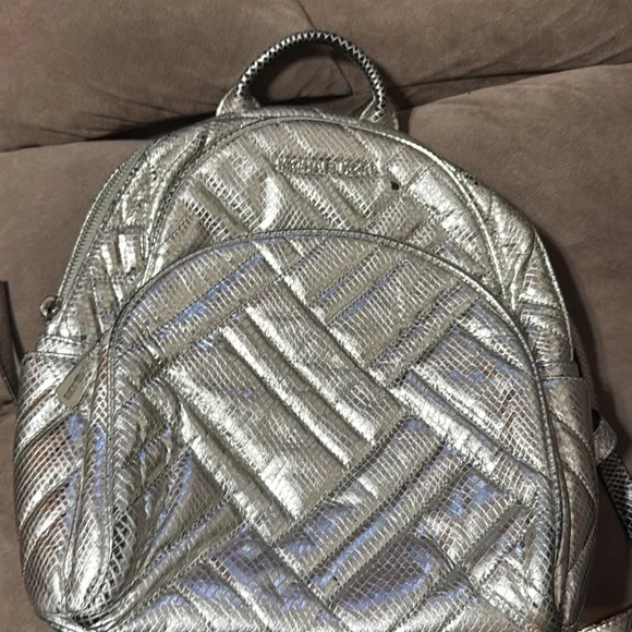 Silver Michael Kors leather backpack - Picture 2 of 13